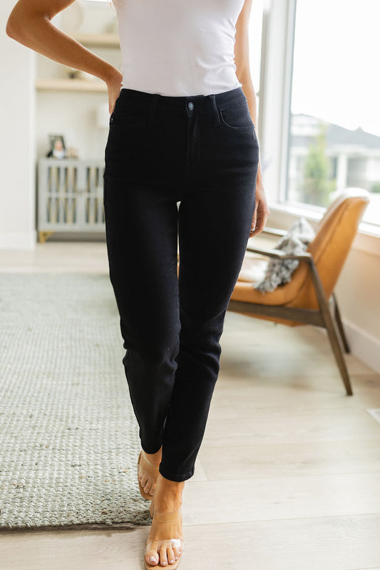 Edith Mid Rise Classic Slim Jeans in Black